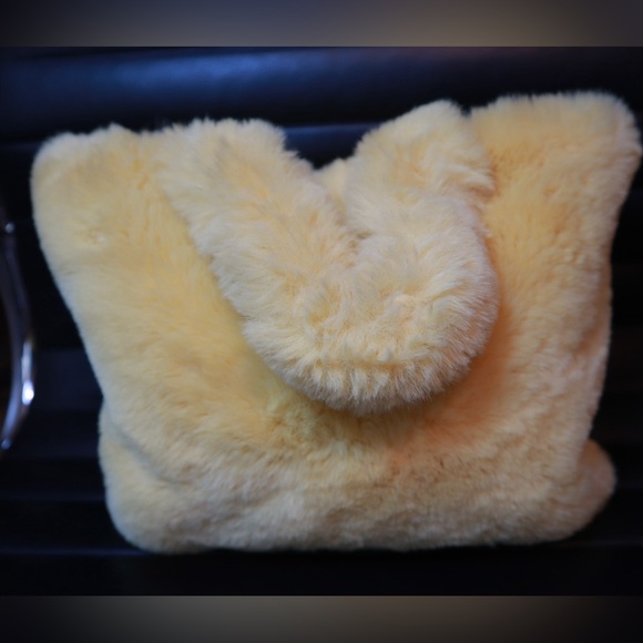 EXCELLENT CONDITION Faux Fur Smile Bag -Y2K Aesthetic - - Picture 3 of 4